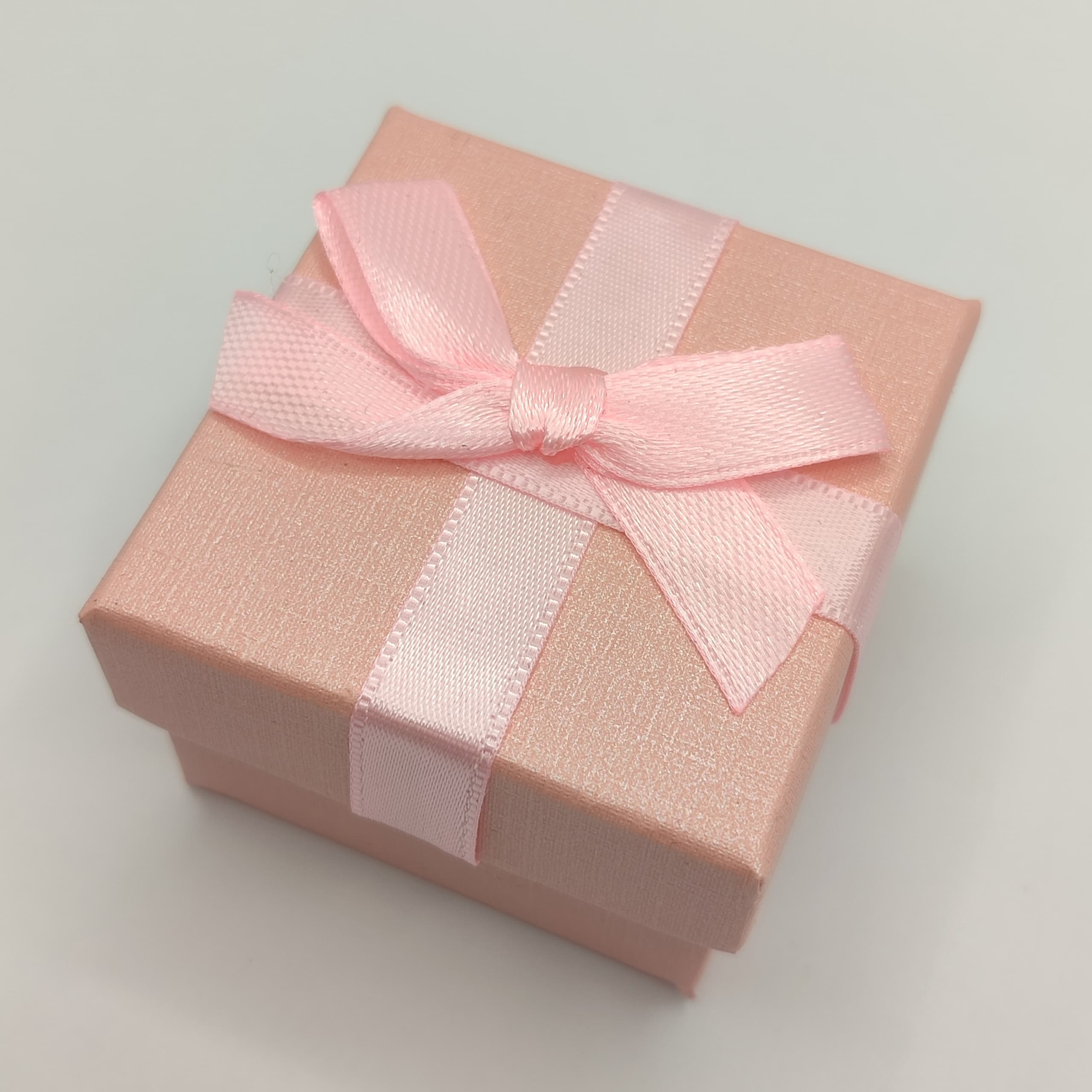 CAJA DE REGALO ROSADA PEQ 4.5 X 4.5