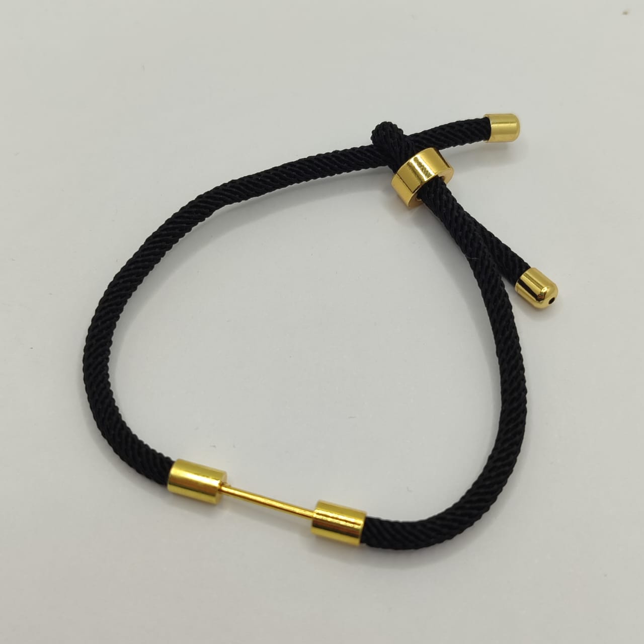 PULSERA CON TORNILLO CONECTOR NEGRA