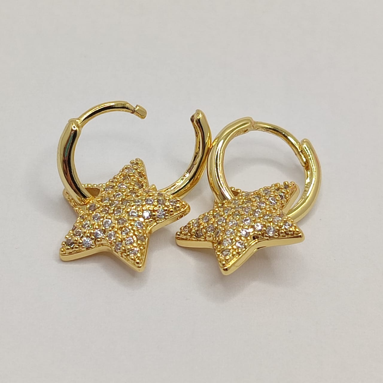 ARGOLLA CON DIJE DE ESTRELLA CON CIRCON