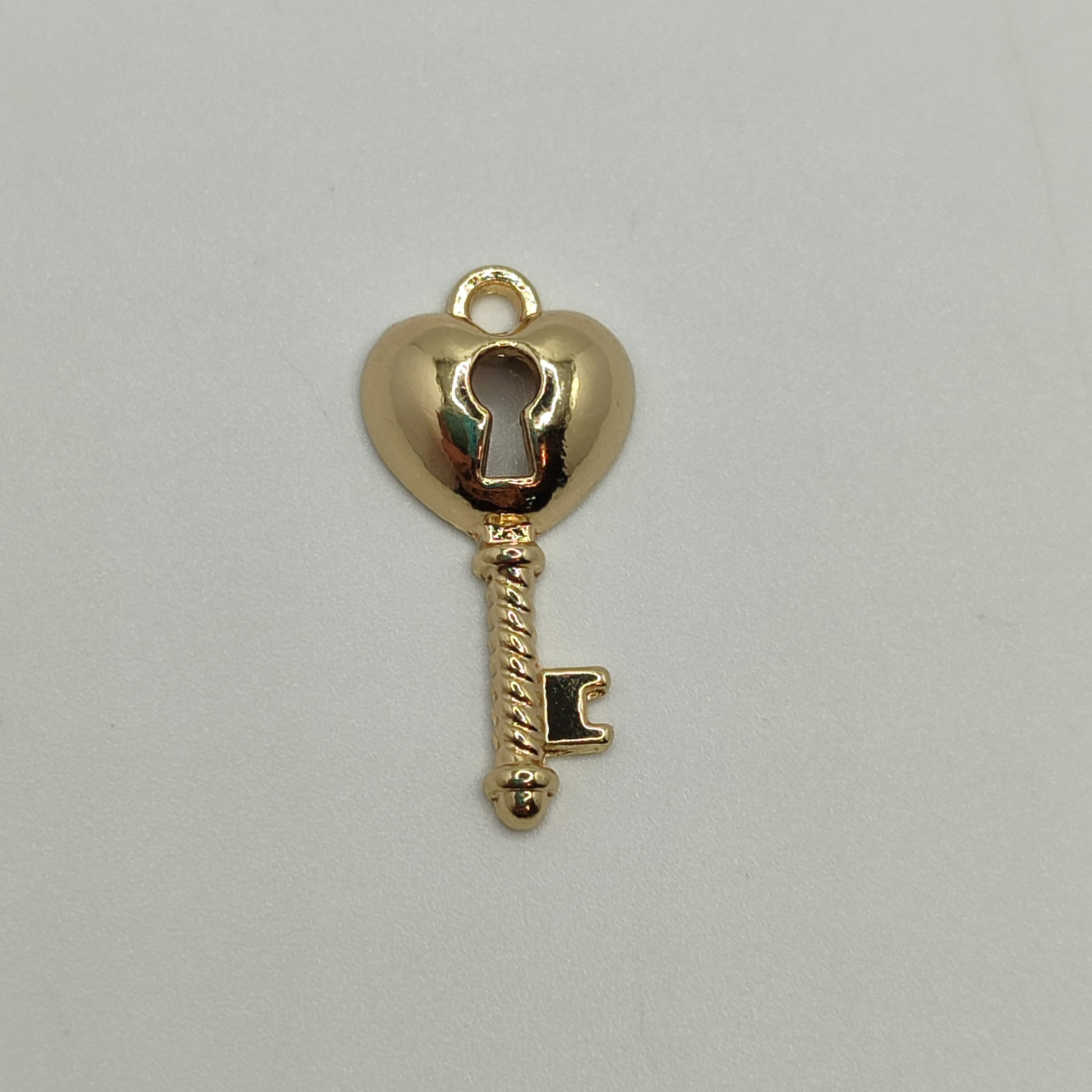 ORO CHINO DIJE LLAVE CON CORAZON ABOMBA