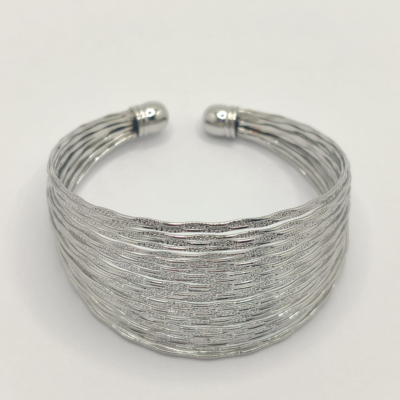 BRAZALETE GRUESO PLATEADO