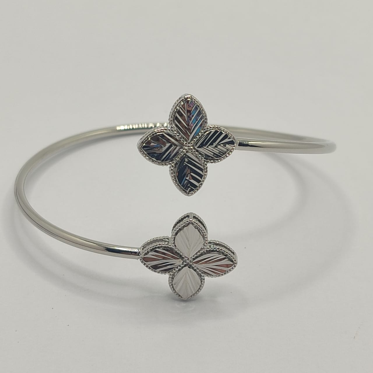 BRAZALETE DE TREBOL PLATEADA