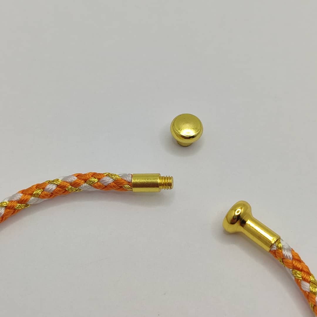 PULSERA ABIERTA DE ALAMBRE EN FORMA DE C NARANJA/BLANCA/DORADO 2