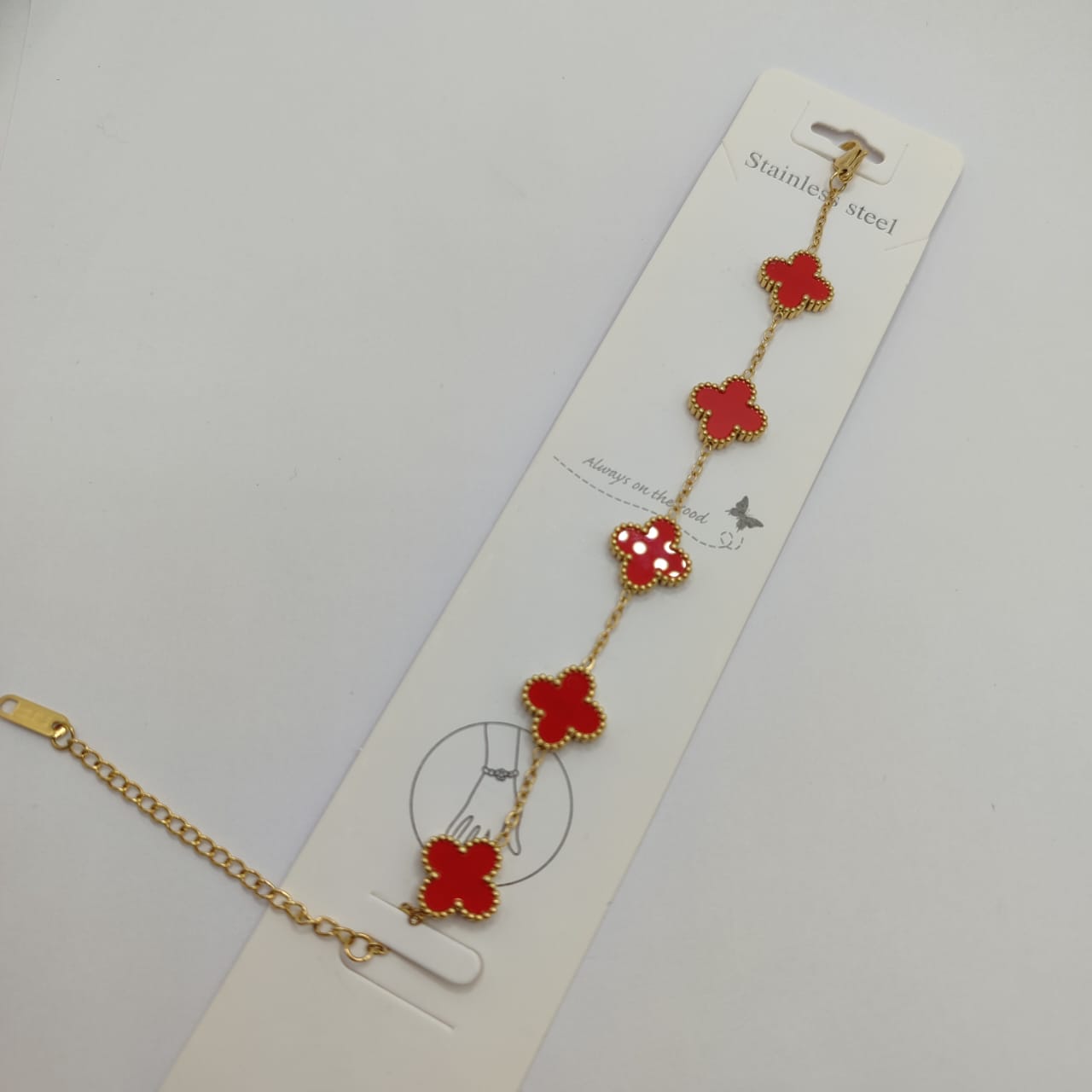 PULSERA DE TREBOL ROJA