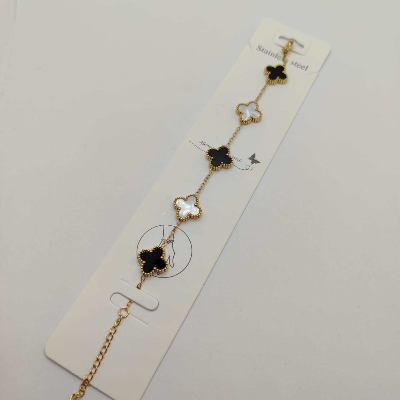 PULSERA DE TREBOL BLANCO Y NEGRO