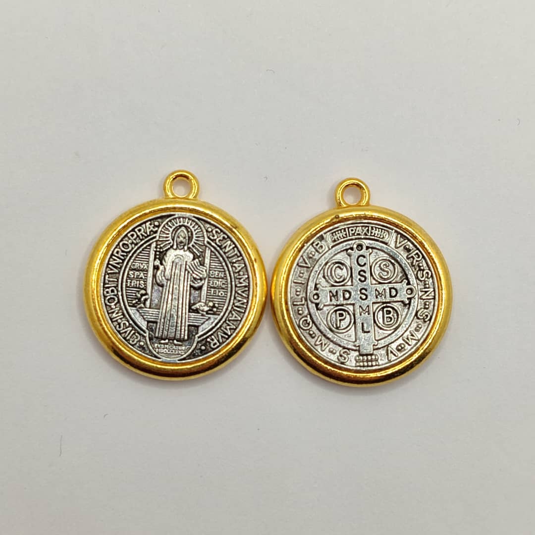 DIJE MEDALLA SAN BENITO BORDES DORADO, 21MM PLATEADO