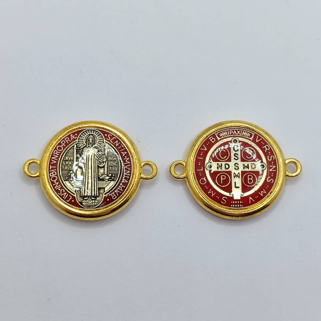 CONECTOR MEDALLA SAN BENITO BORDES DORADOS, 21MM ROJO