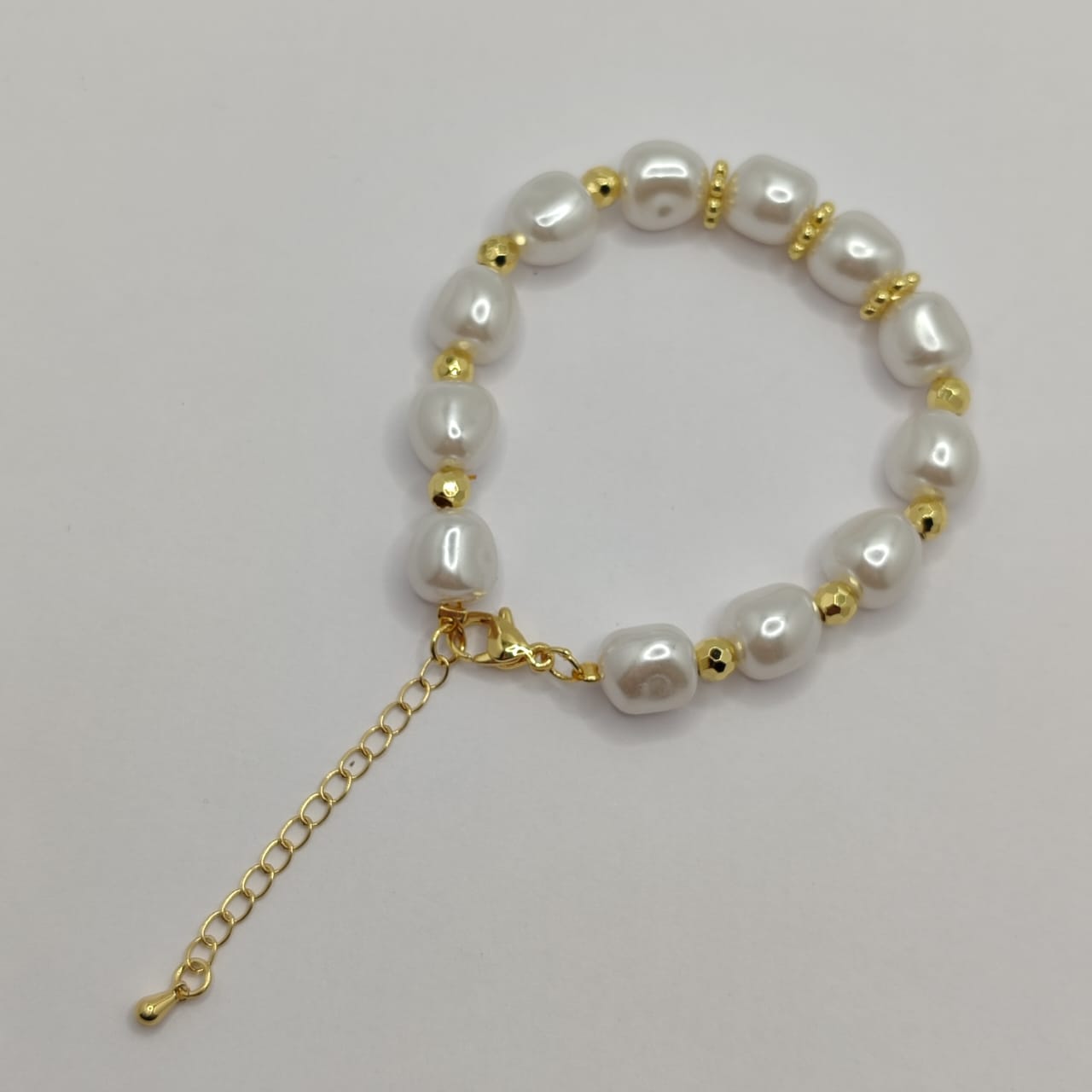 PULSERAS DE PERLAS IRREGULA 10MM CON SEPARADOR ESTILO FLOR Y BALIN FACETADO