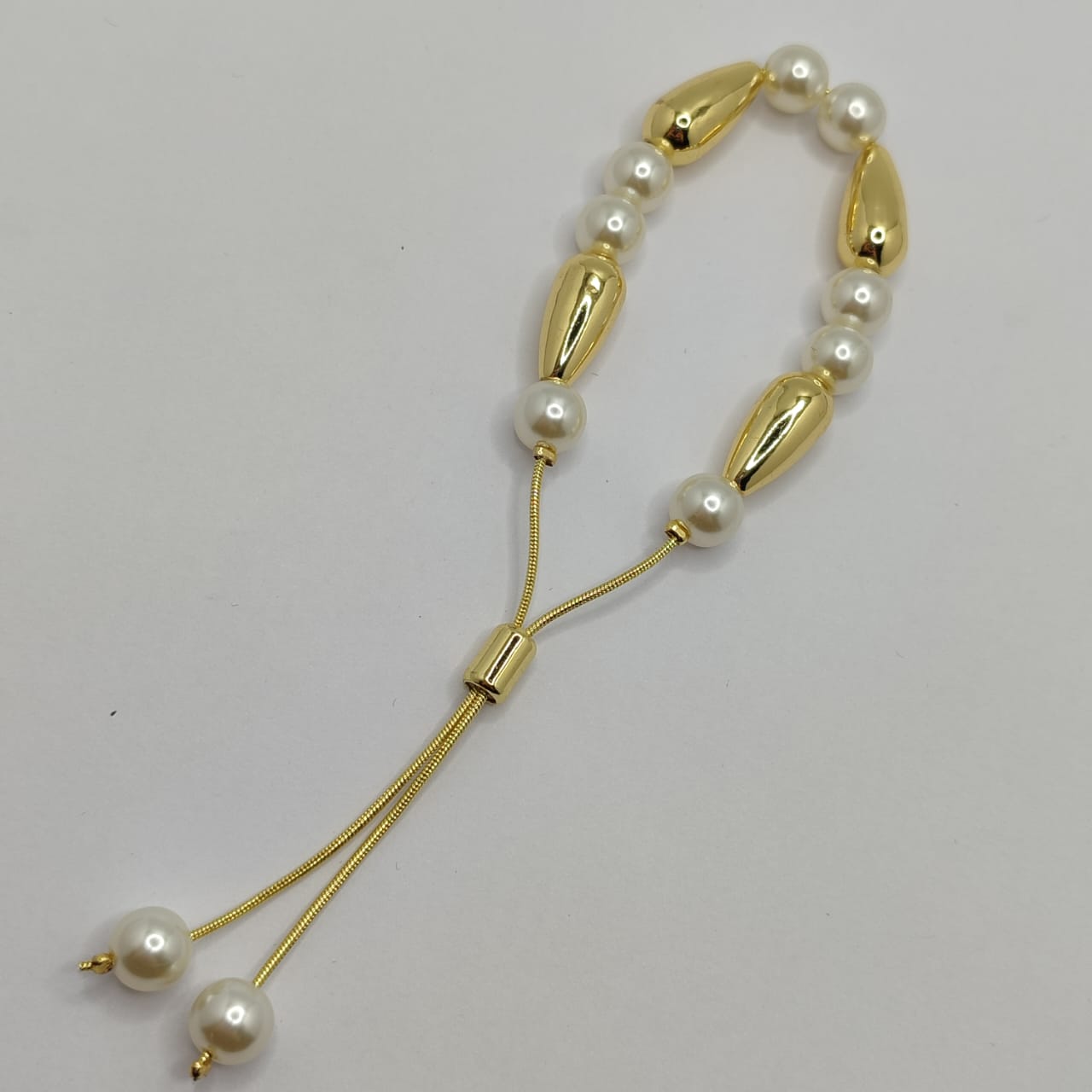PULSERA AJUSTABLE CUENTA EN FORMA DE LAGRIMA CON PERLA