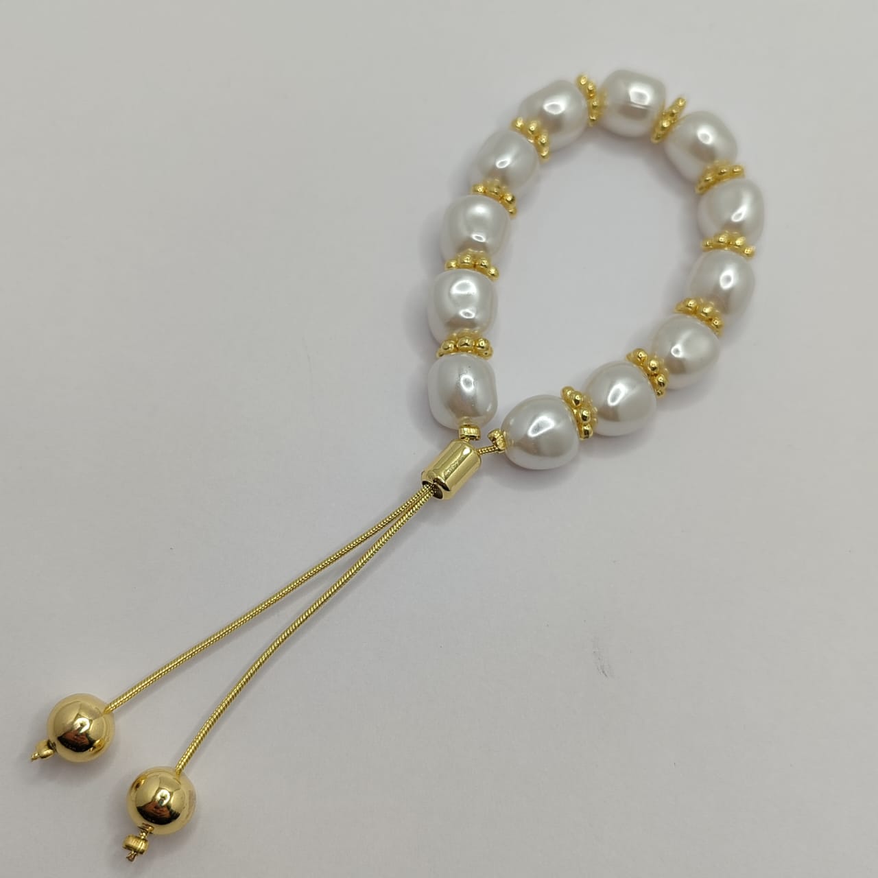 PULSERA DE PERLA IRREGULAR 10MM CON SEPARADOR TIPO FLOR