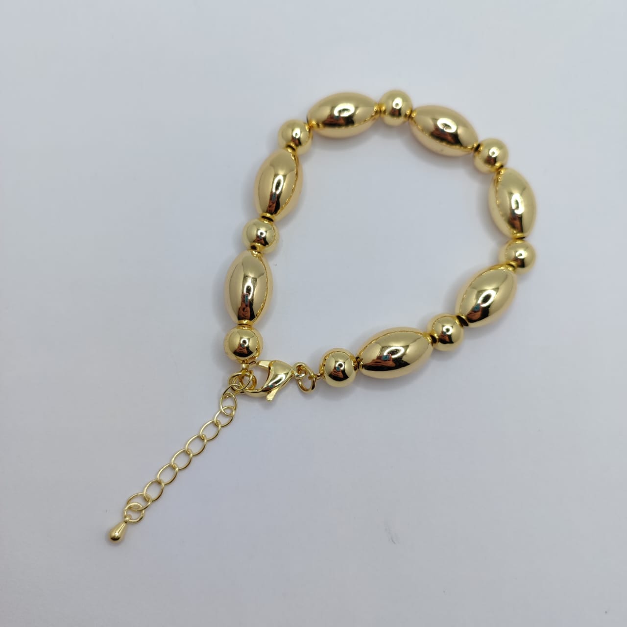 PULSERA CON CUENTAS EN FORMA DE ARROZ Y BALINES 8MM