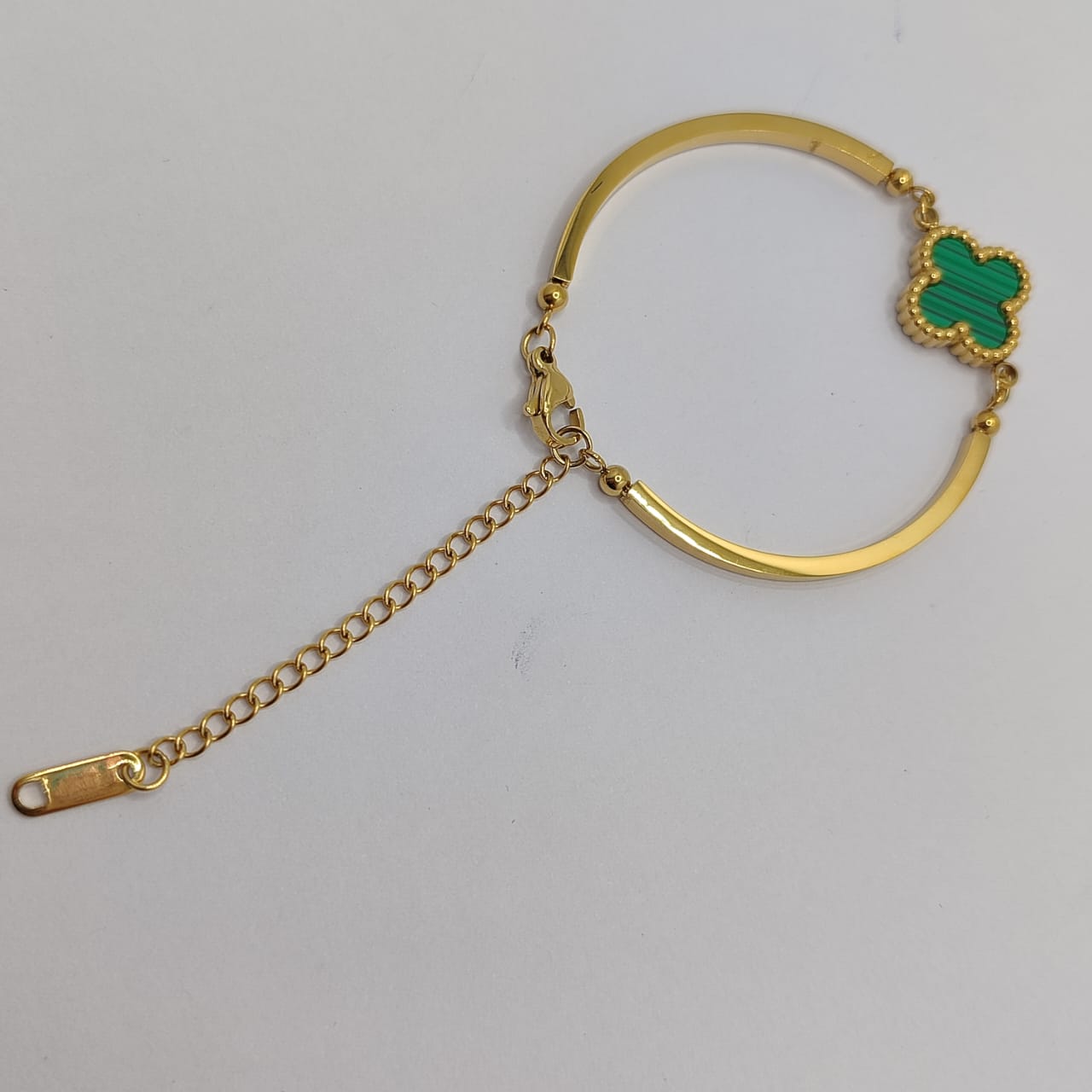 BRAZALETE TREBOL VERDE CON RAYA