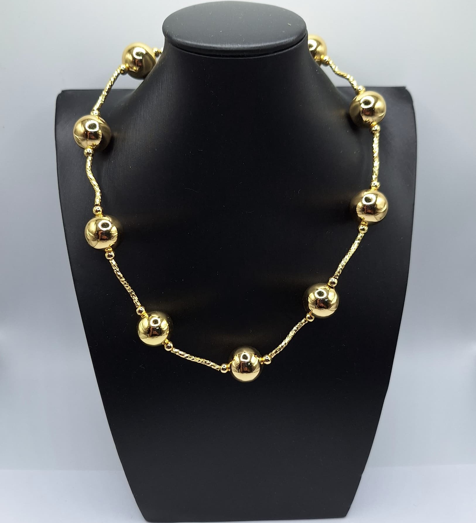 COLLAR BALIN CON CURVA ESTRIADA GOLD 14MM