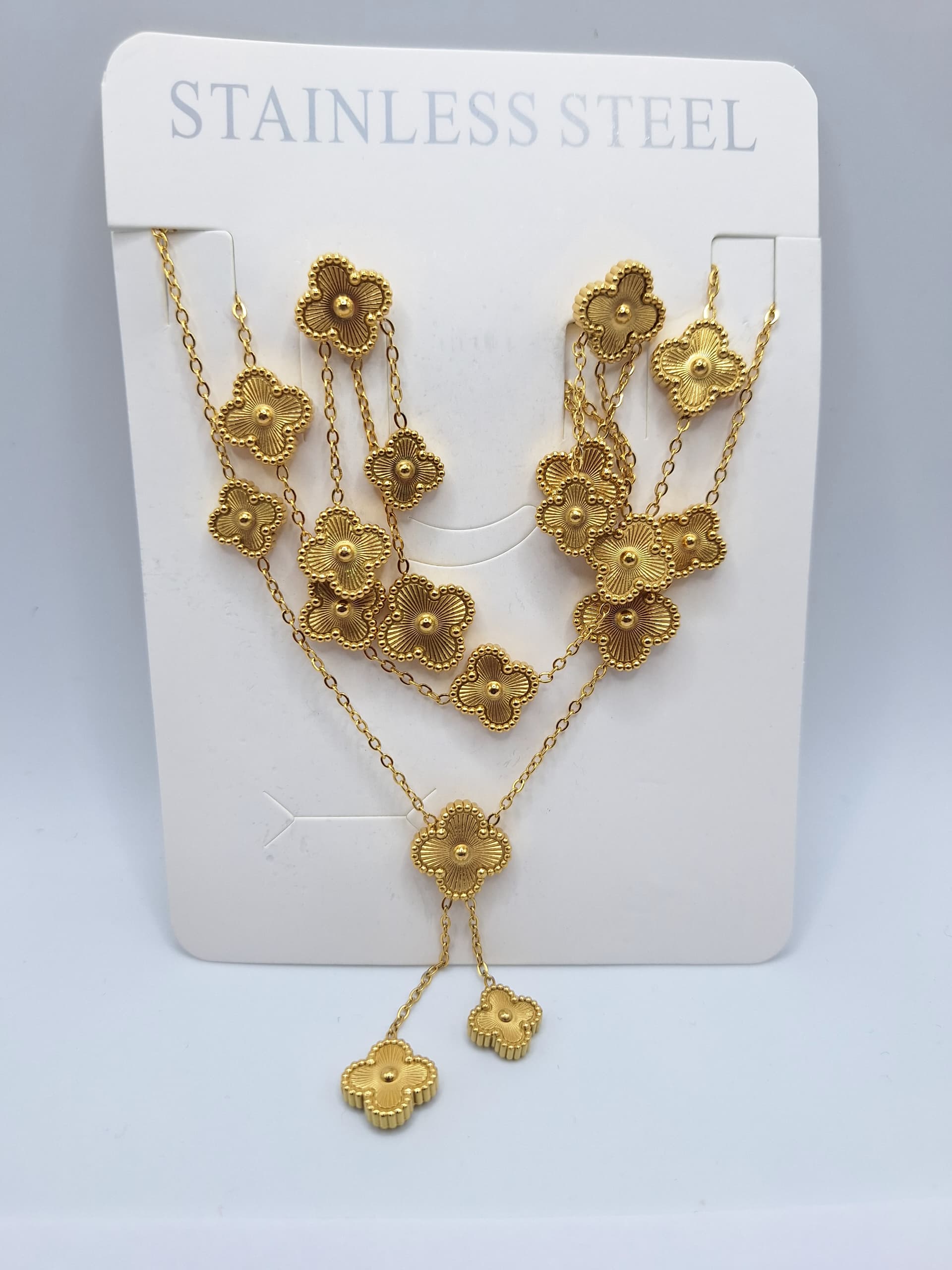 SET DE ZARCILLOS Y COLLAR DE TREBOL