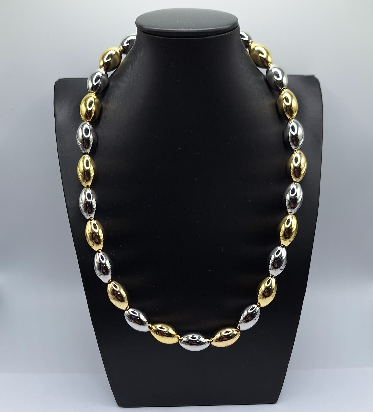 COLLAR FORMA DE ARROZ  INVERTIDA