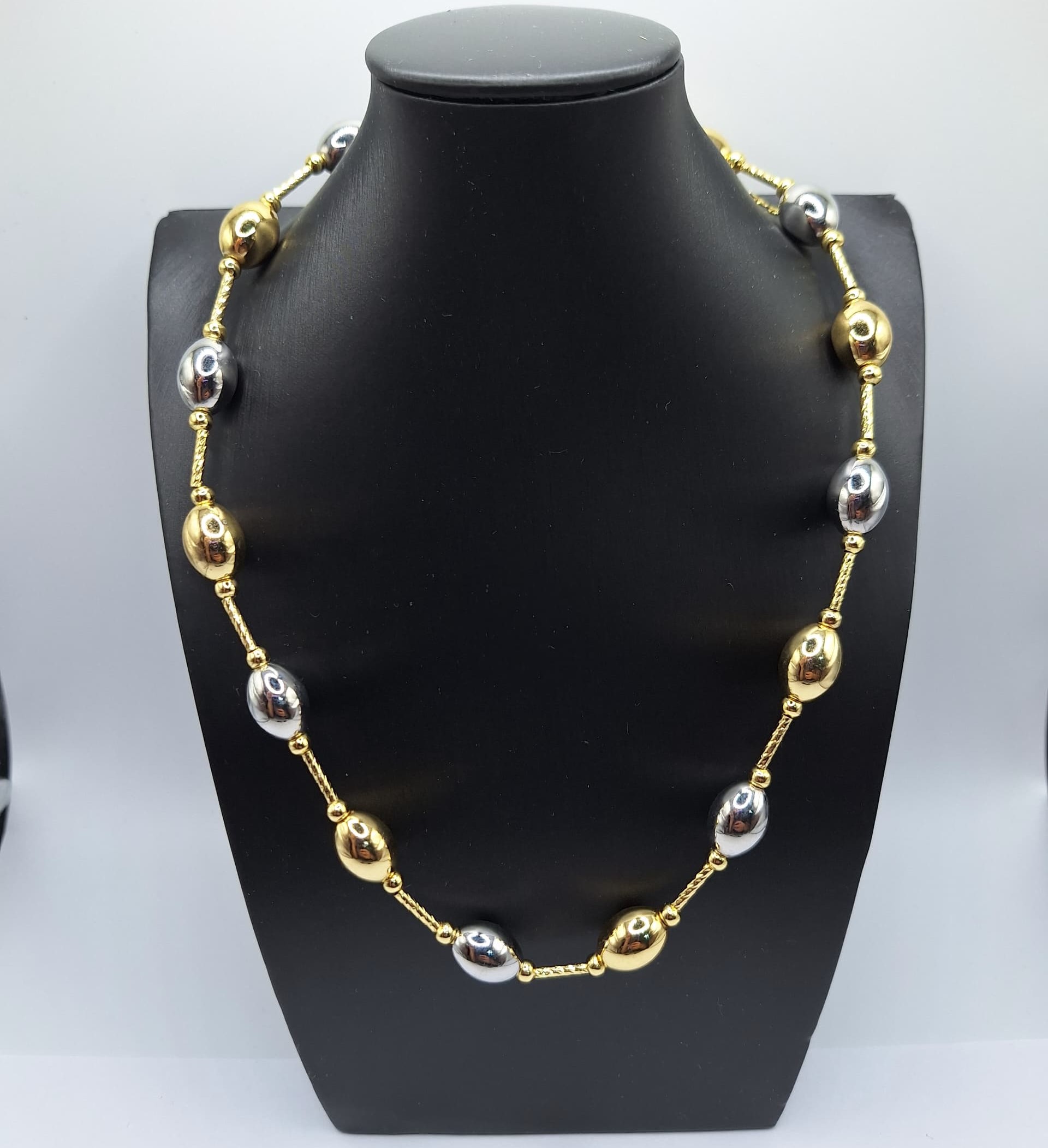 COLLAR FORMA DE ARROZ CON CURVA ESTRIADA MIXTO