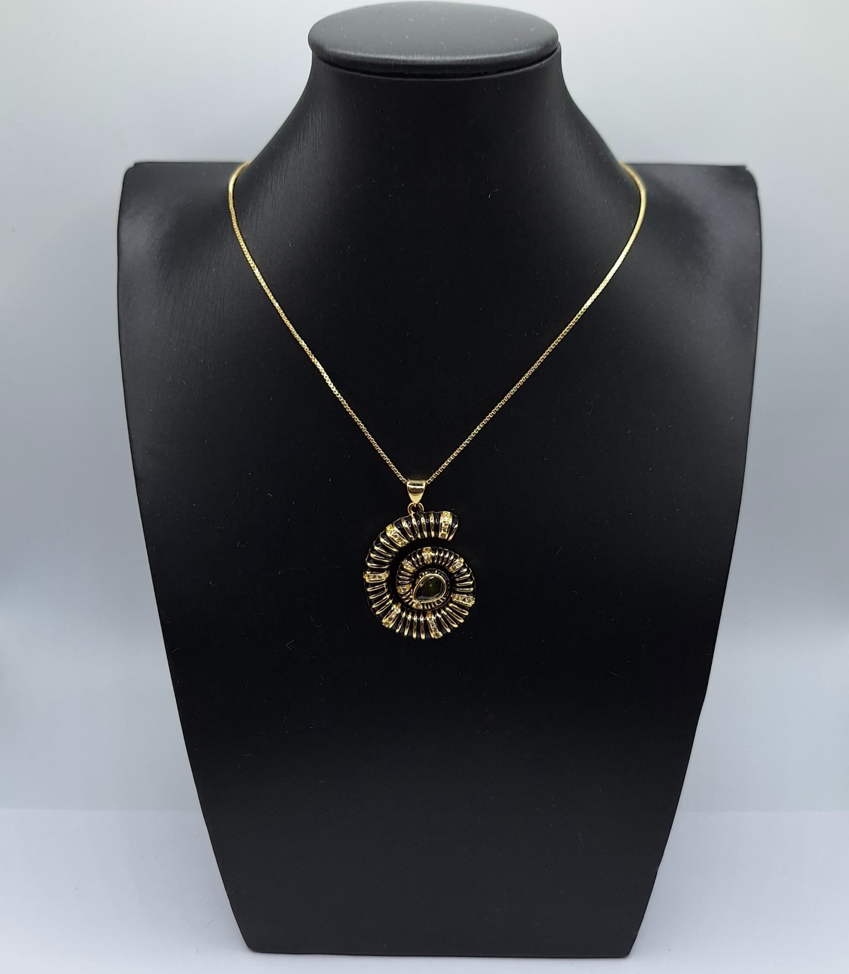 COLLAR DE CARACOL NEGRO