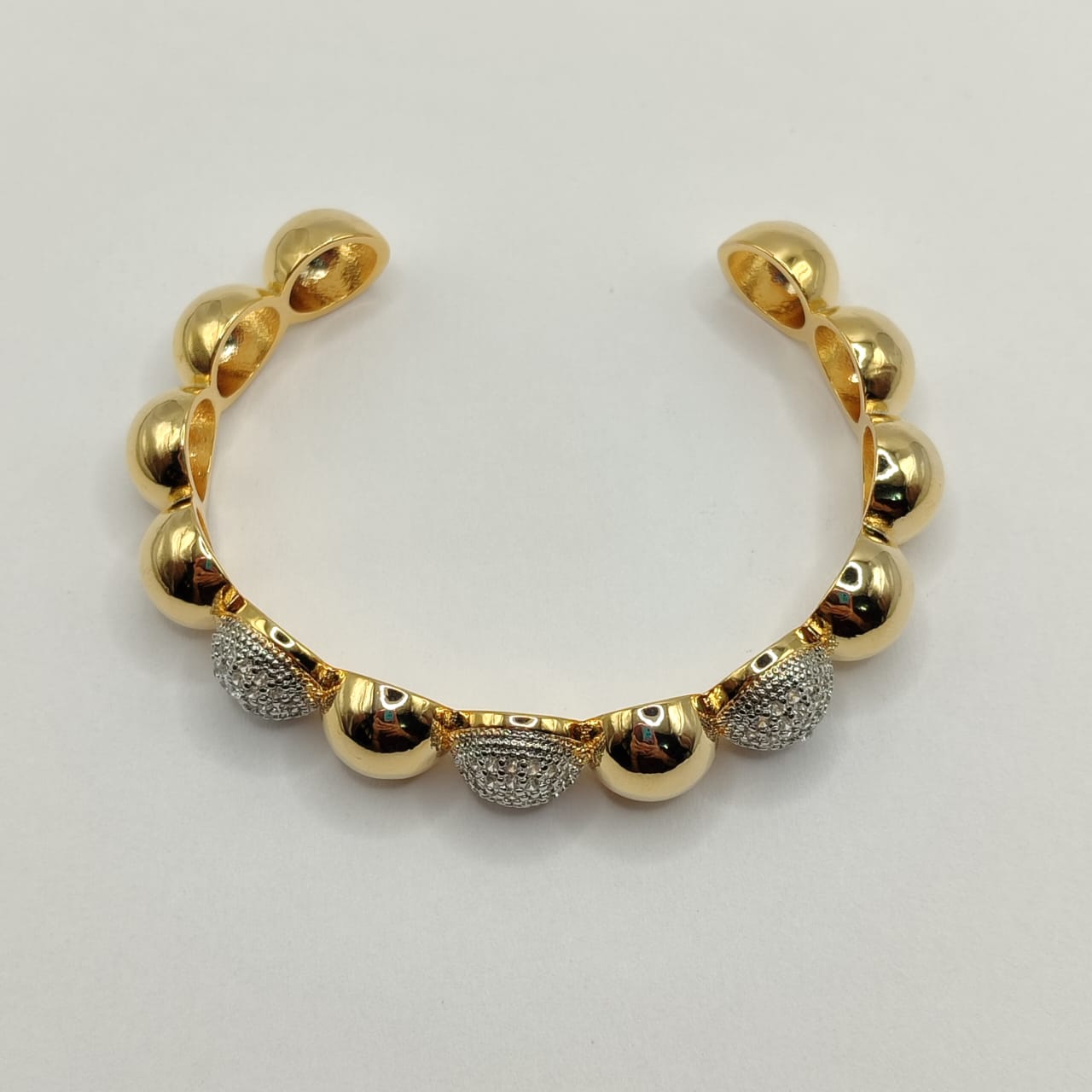 BRAZALETE DE ORO CHINO CON BOLAS DE FUERGO