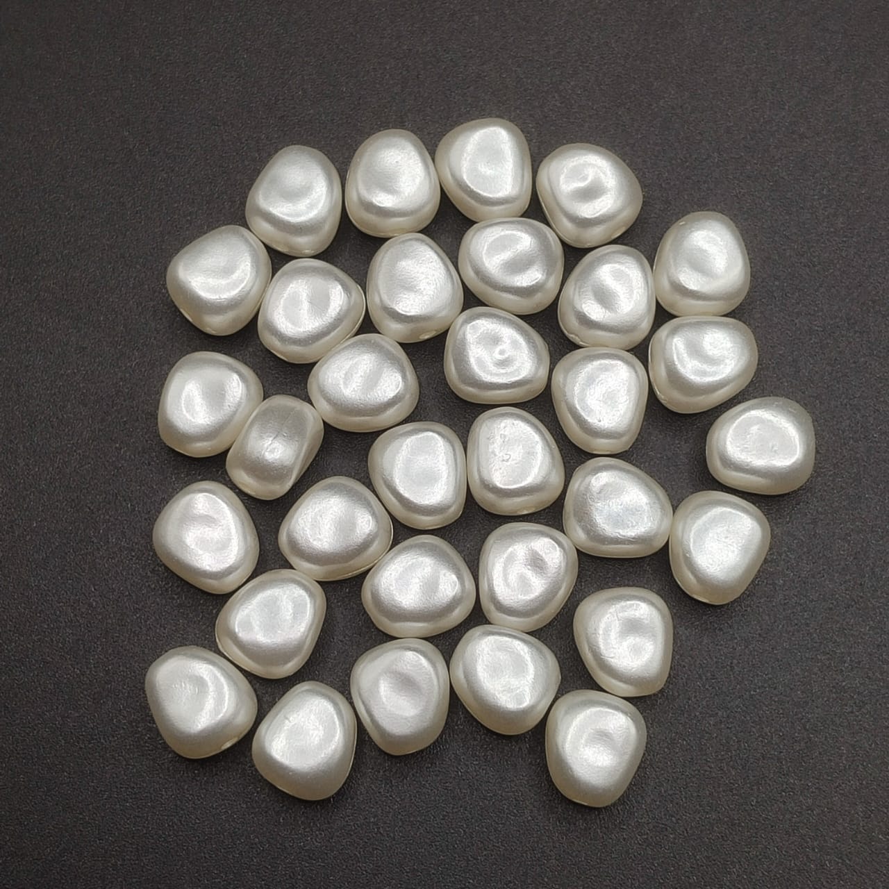 PAQUETE PERLITAS PLANAS 8MM ( 32 UND)