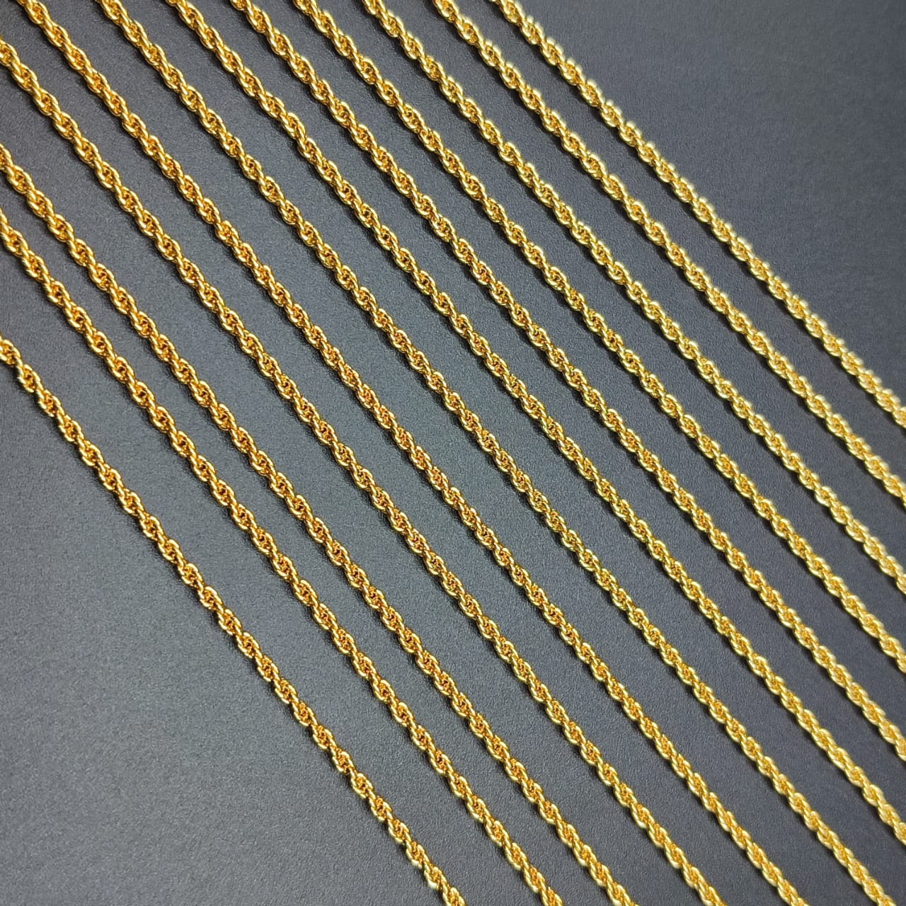 CADENA ENTORCHADA DORADA DE 60CM