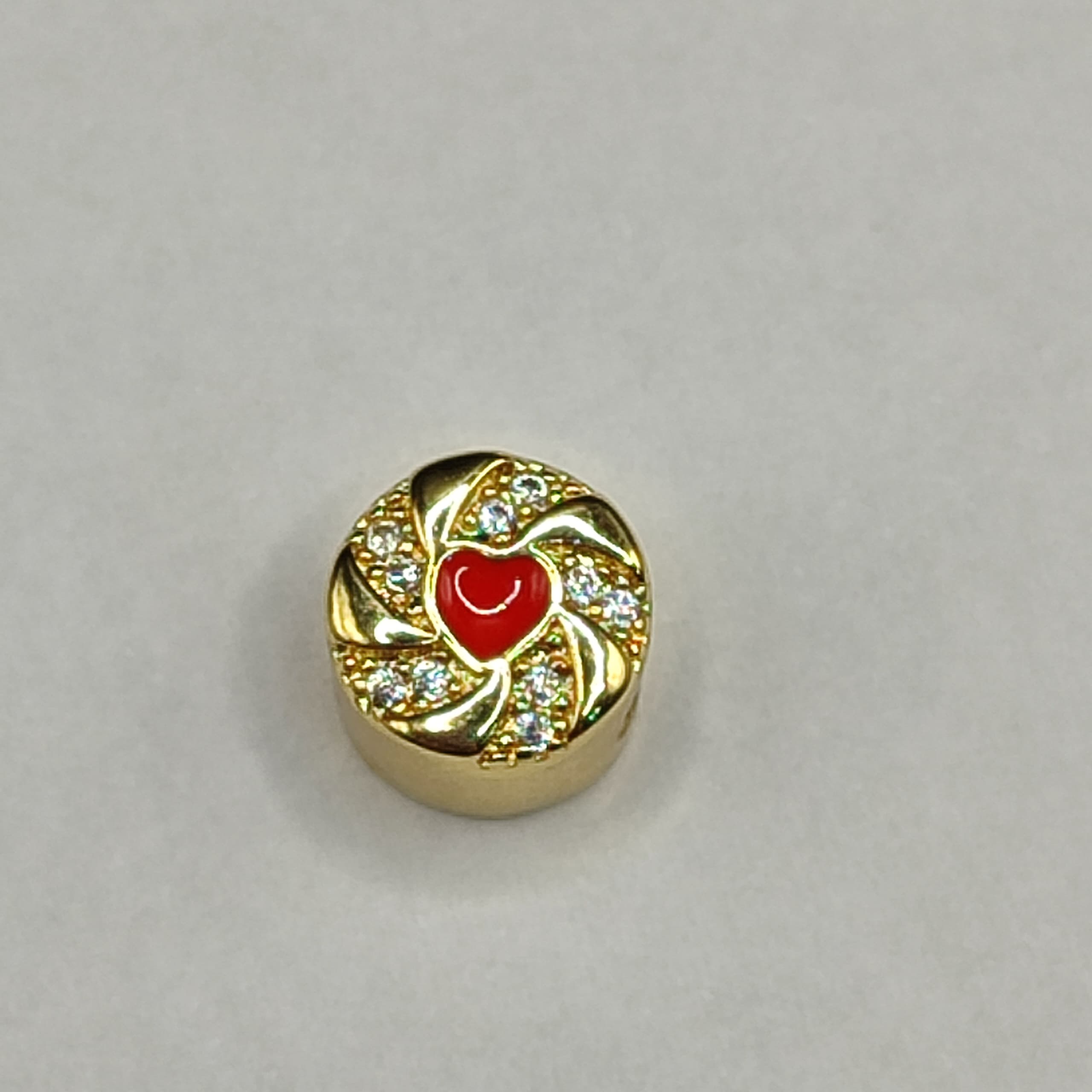 PASADOR PANDORA CON CORAZON ROJO
