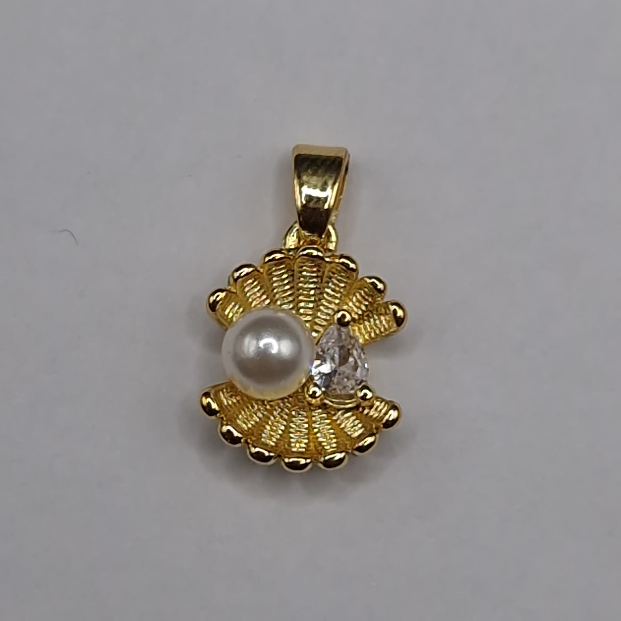 DIJE DE CIRCON OSTRA CON PERLA