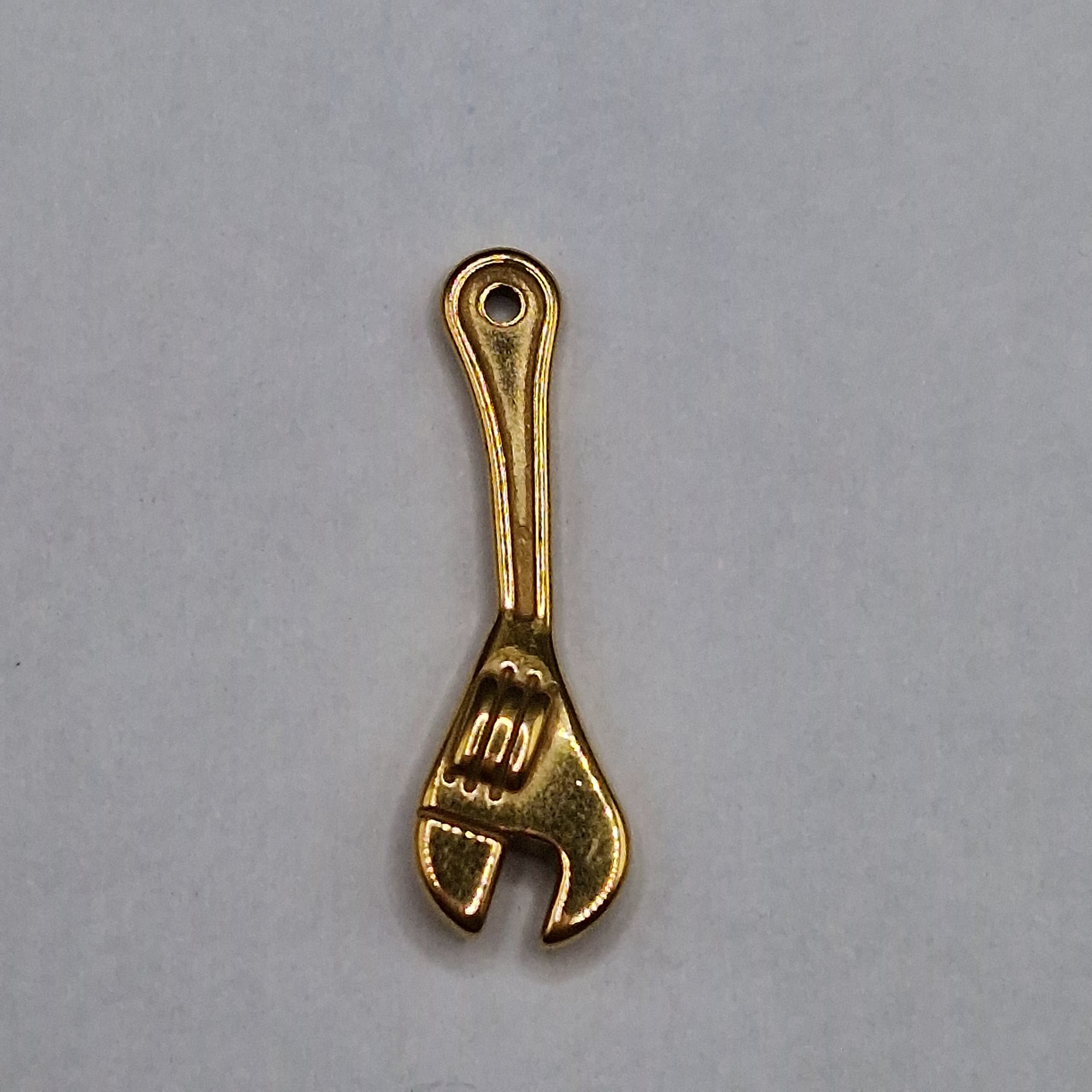 ACERO DIJE DE LLAVE INGLESA