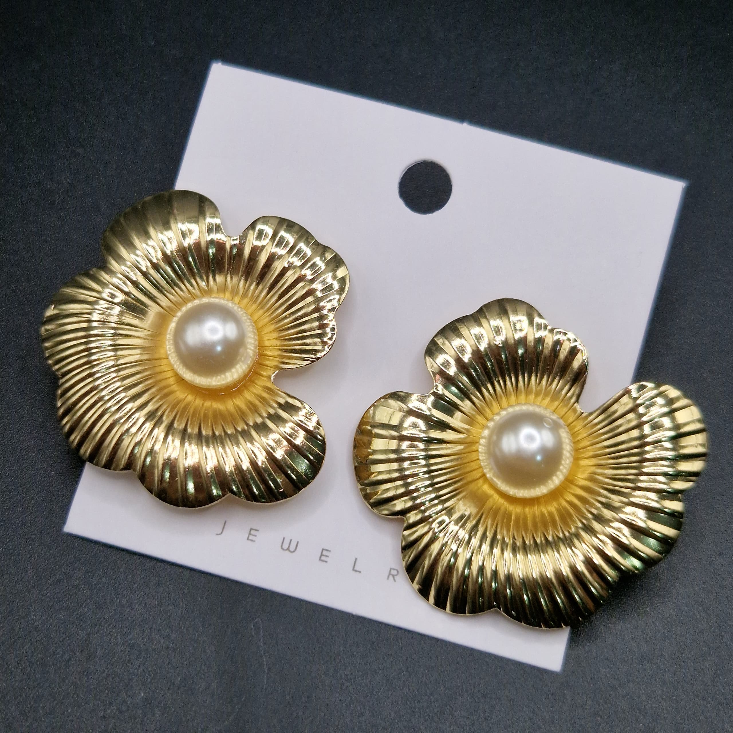 ZARCILLO FLOR MEDIANA CON PERLA