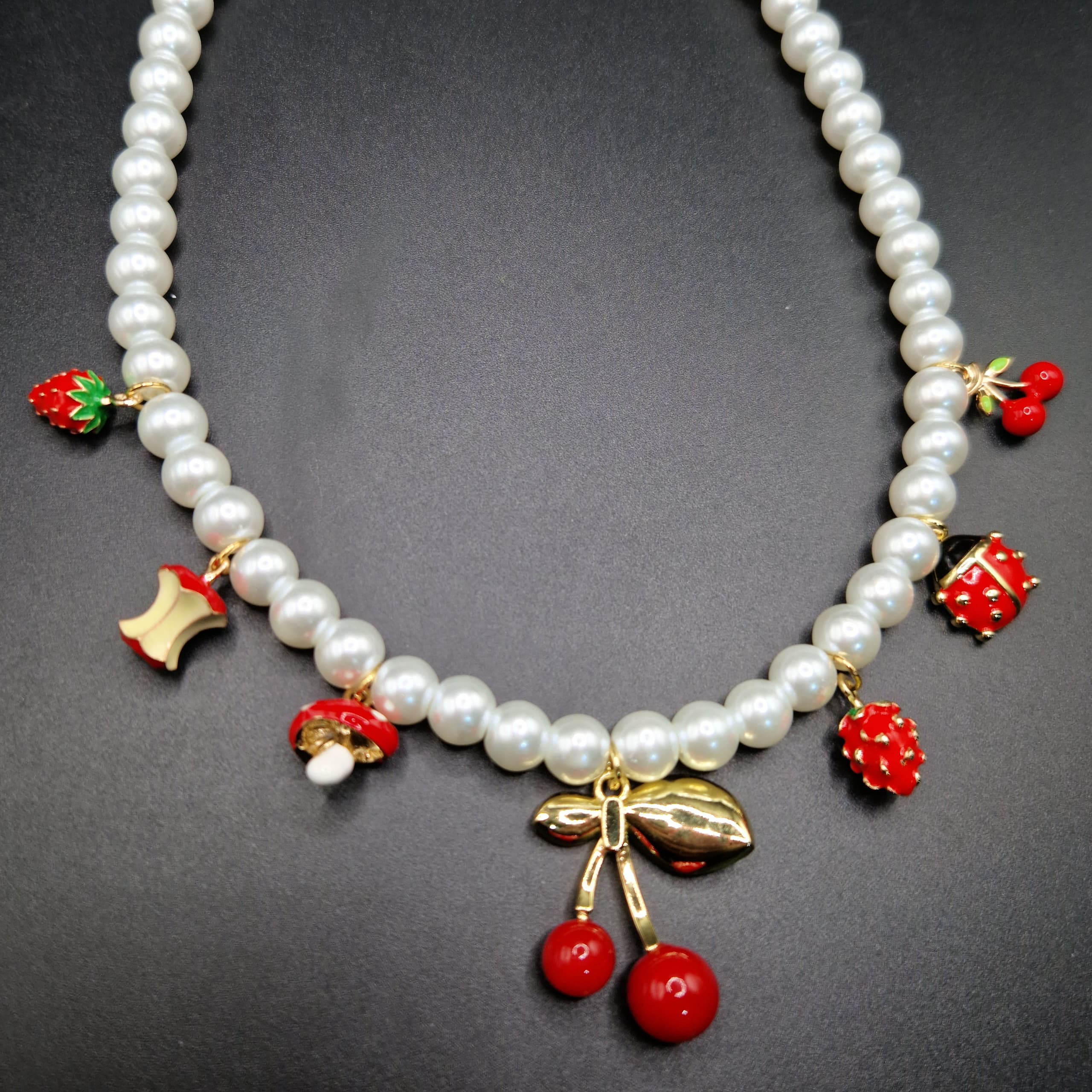 COLLAR DE PERLAS CON FRESAS/CEREZAS/COQUITOS/ HONGUITOS