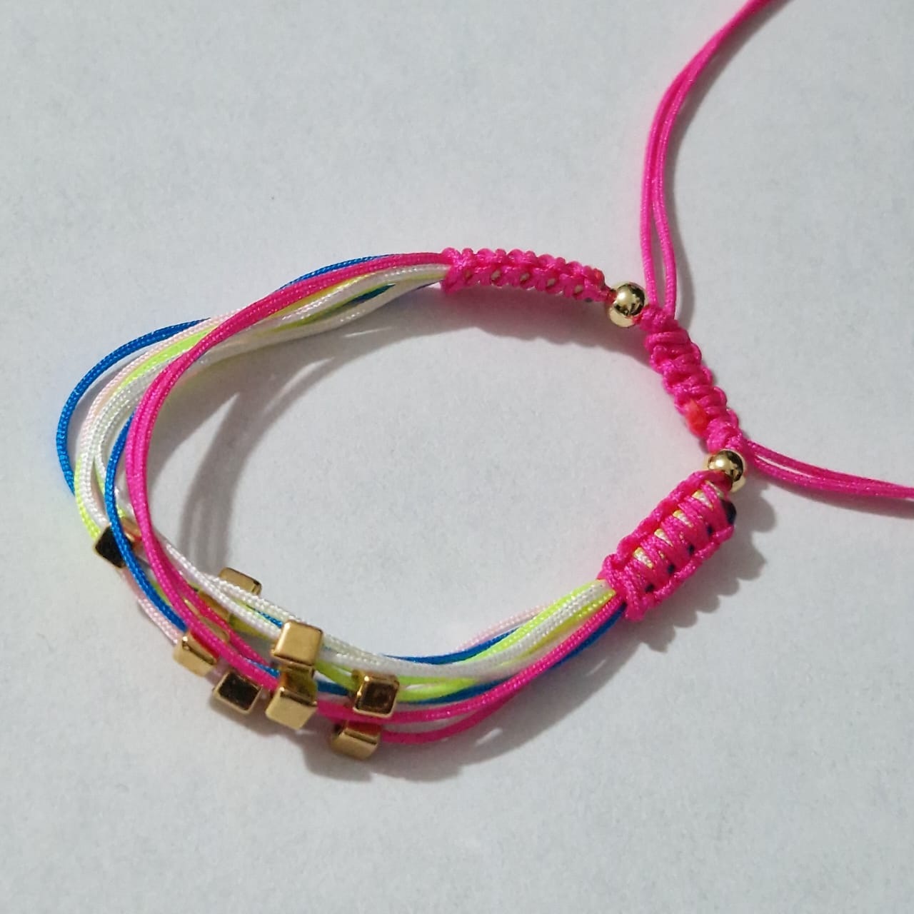PULSERA DE VARIOS HILITOS