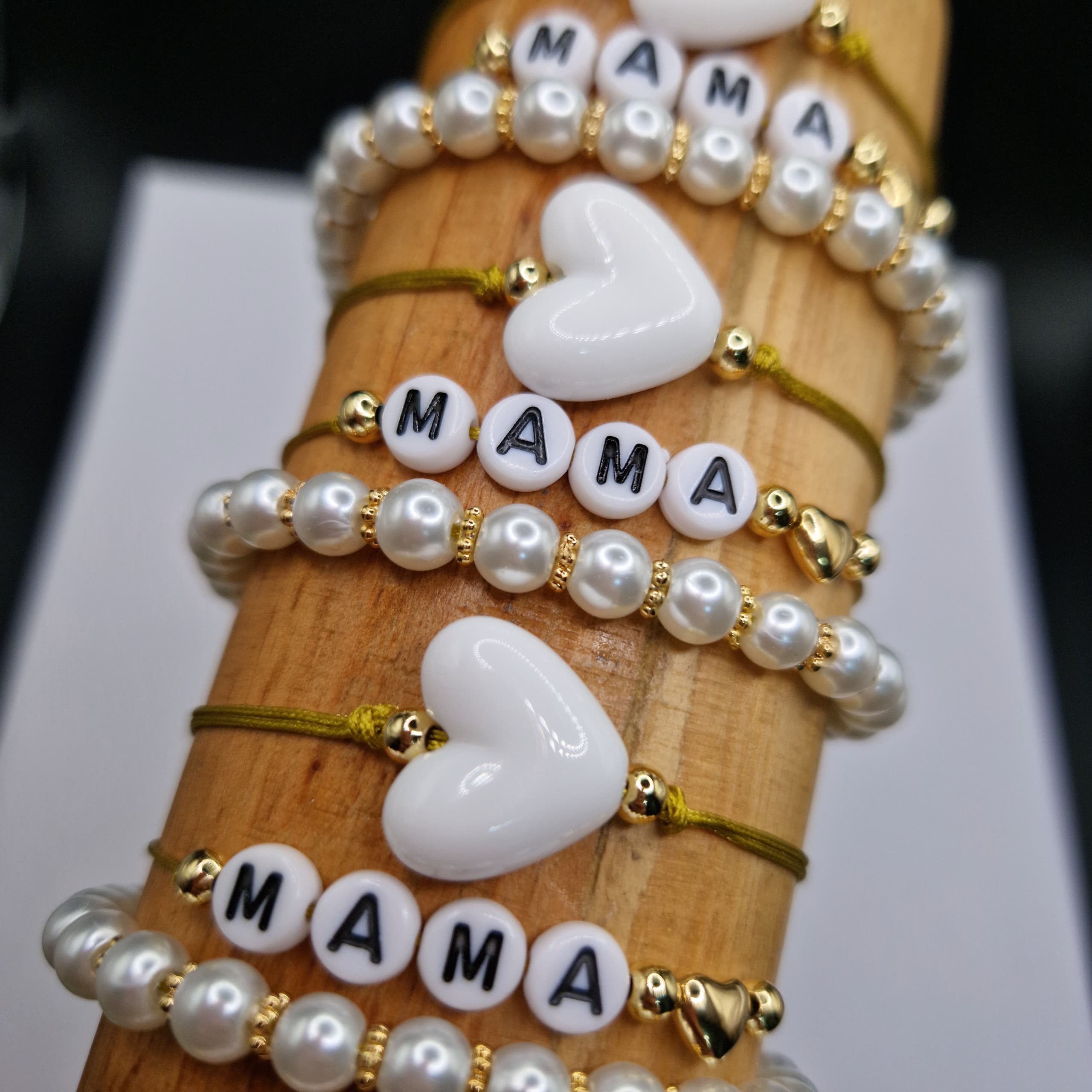 SET PULSERAS MAMA BLANCO CON DORADO 3 PIEZAS