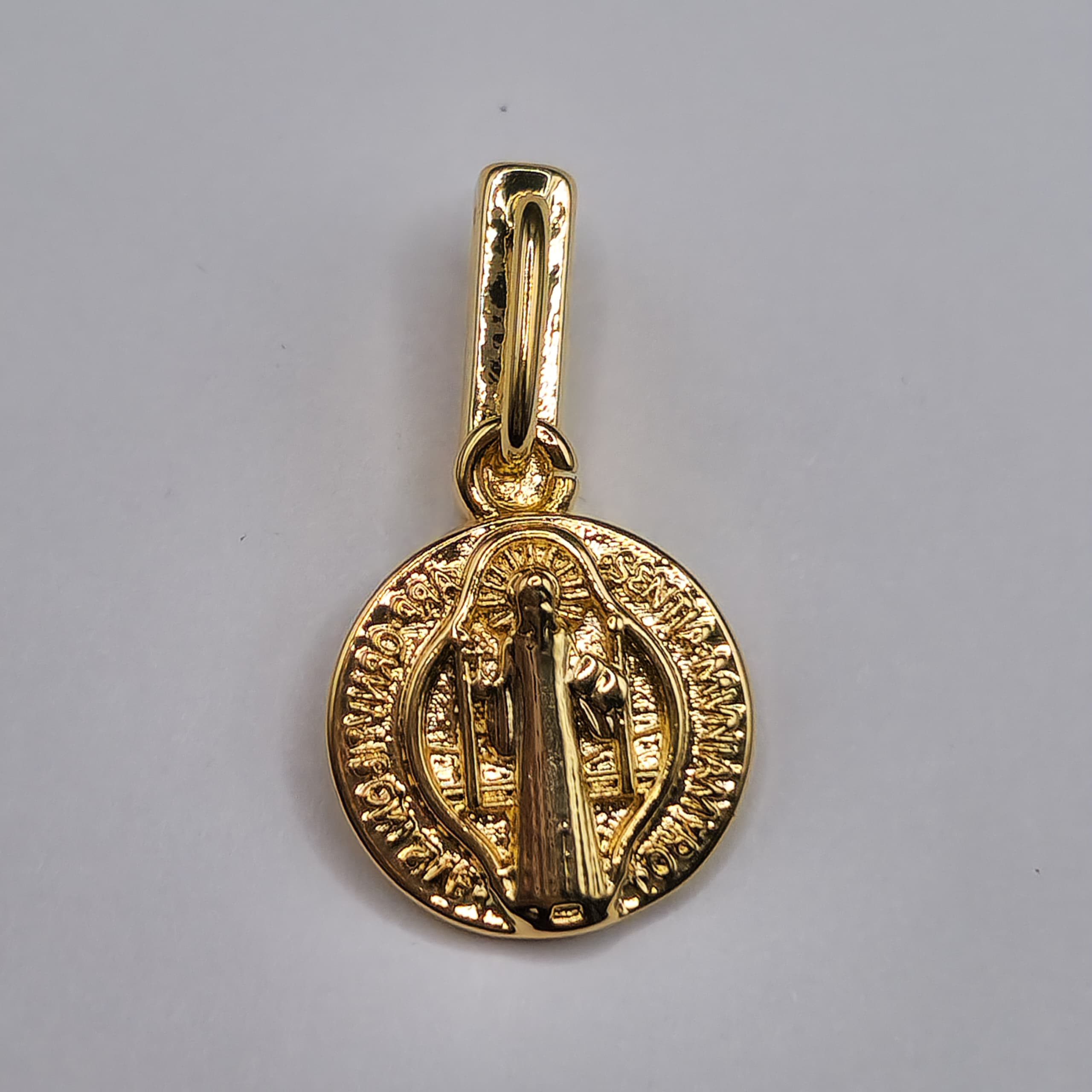 ORO CHINO PASADOR DE SAN BENITO