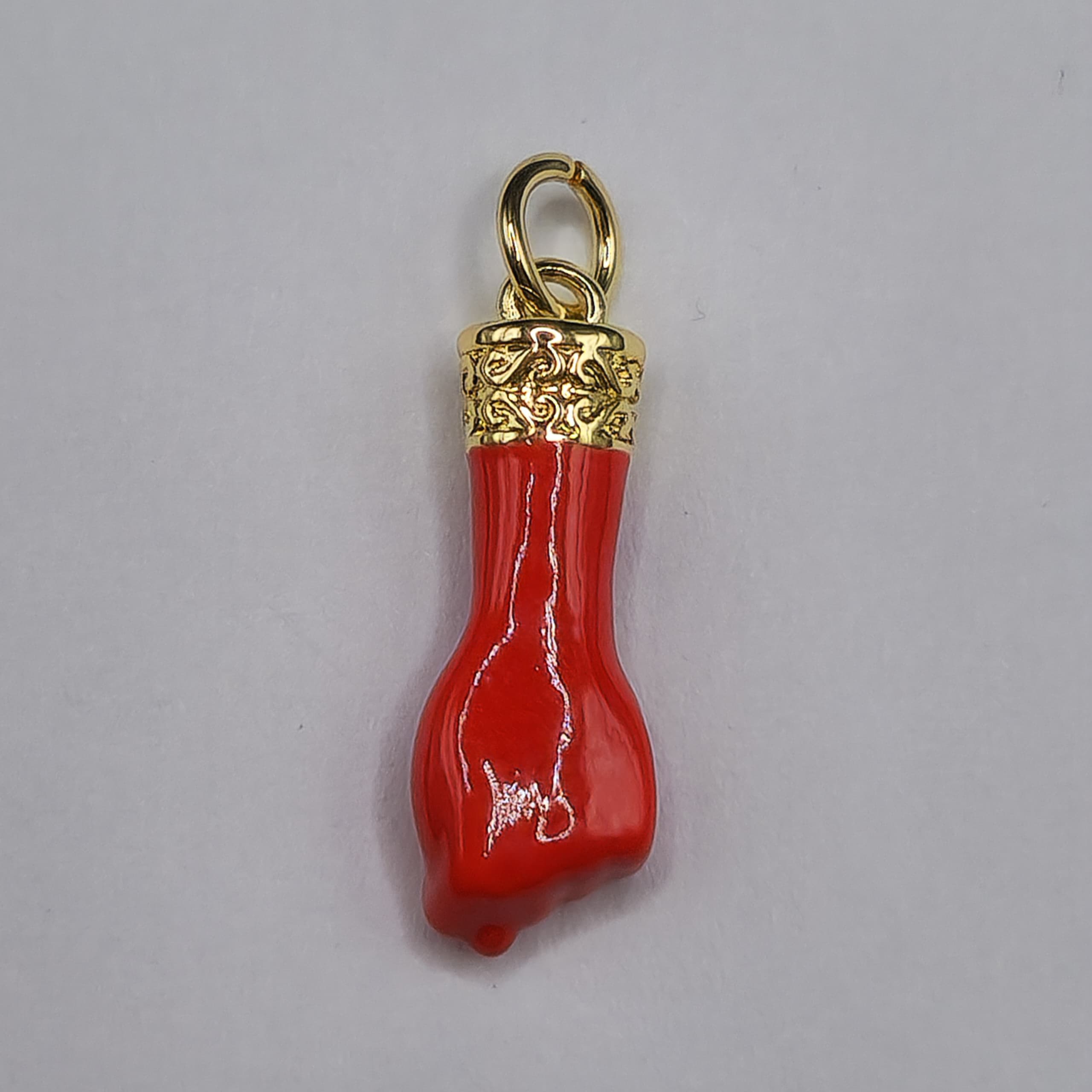 ORO CHINO DIJE DE PUÑITO ROJO