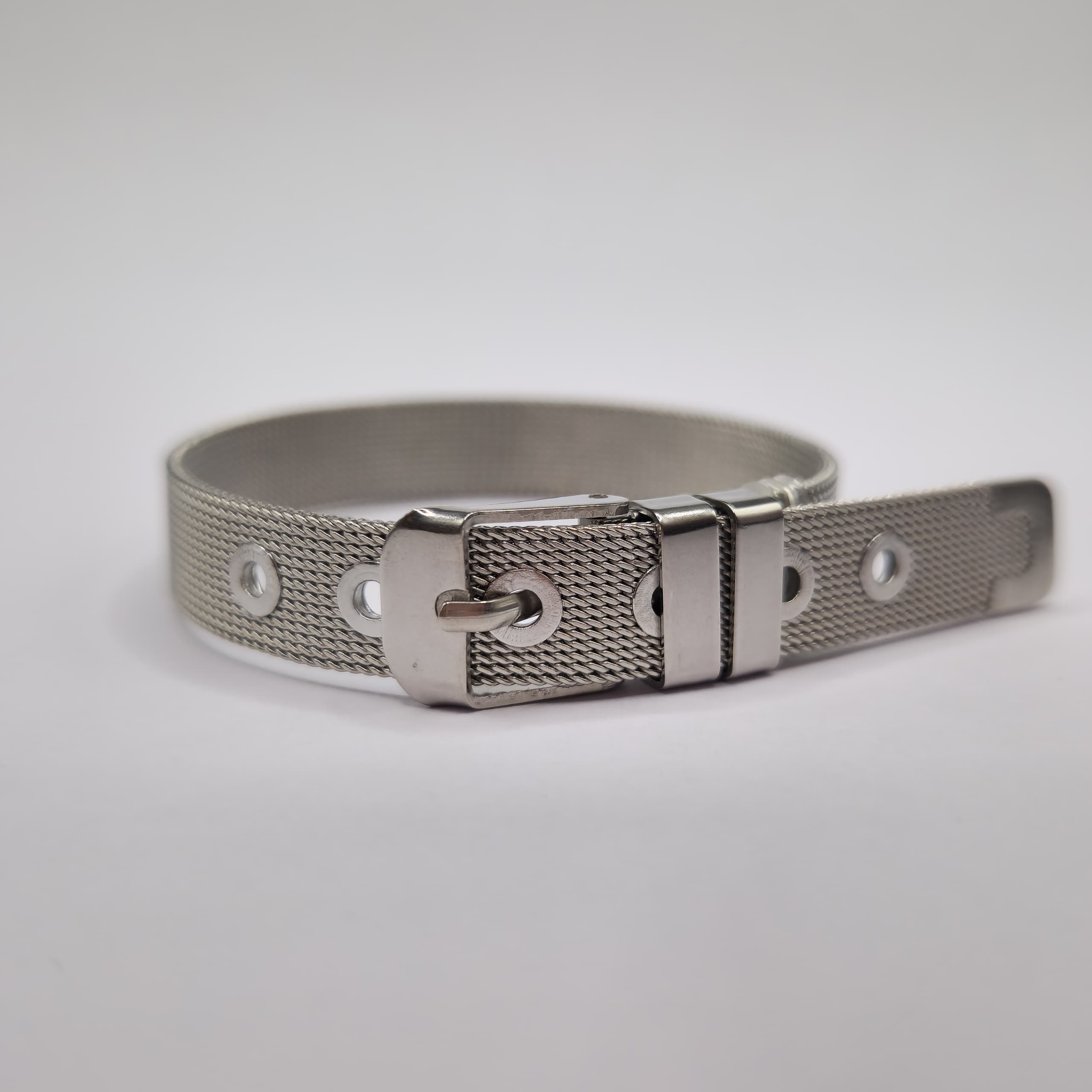 PULSERA ESTILO CORREA PLATEADA