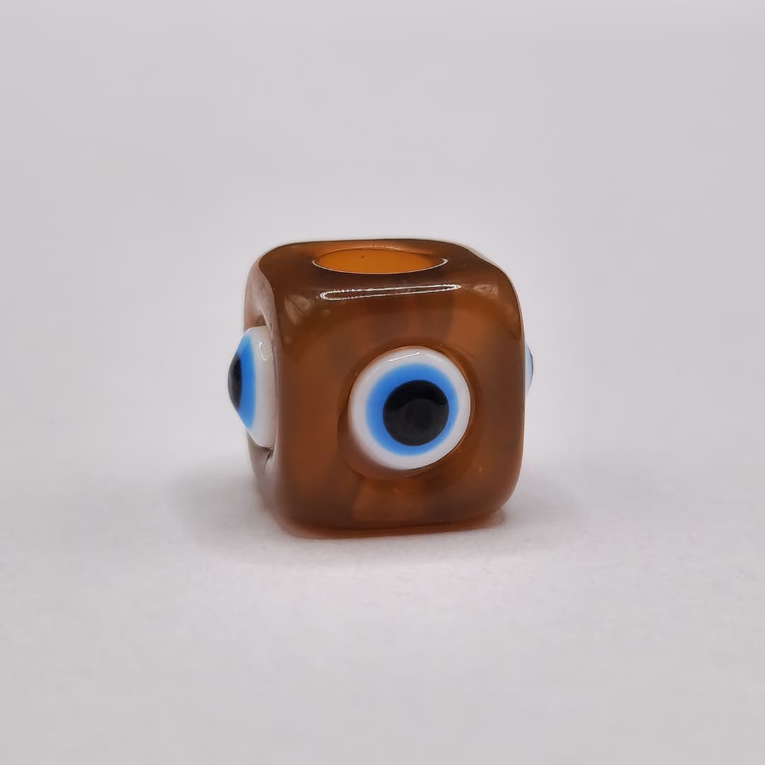 RESINA OJO CUBO MARRON