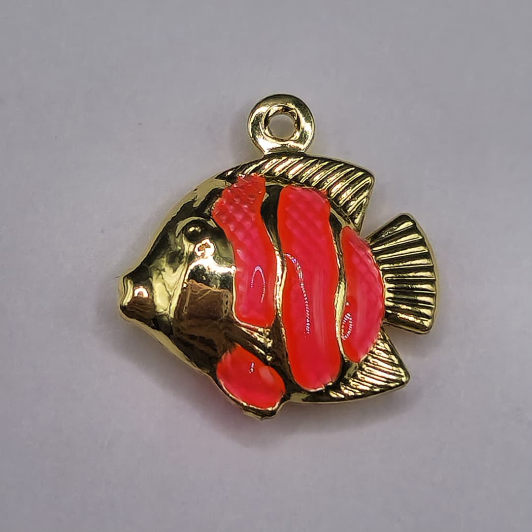 ORO CHINO DIJE PESCADO FUCSIA