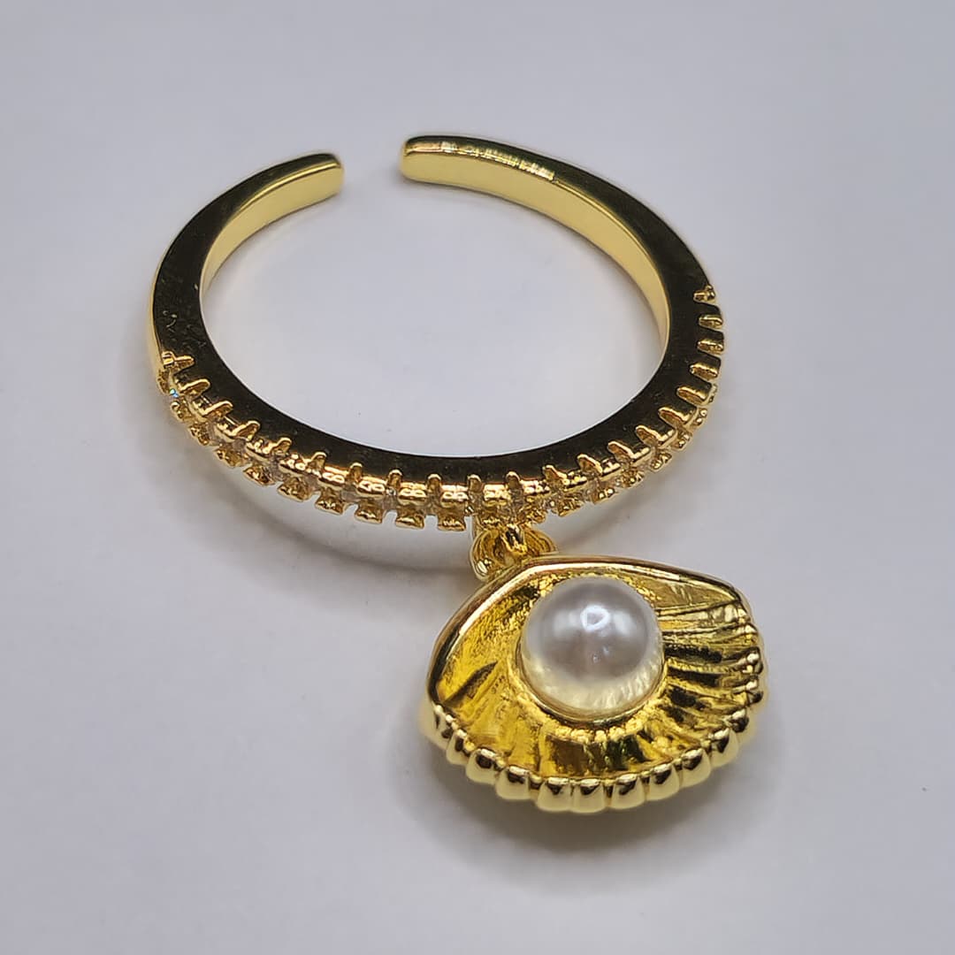 ANILLO CON DIJE DE OSTRA Y PERLA