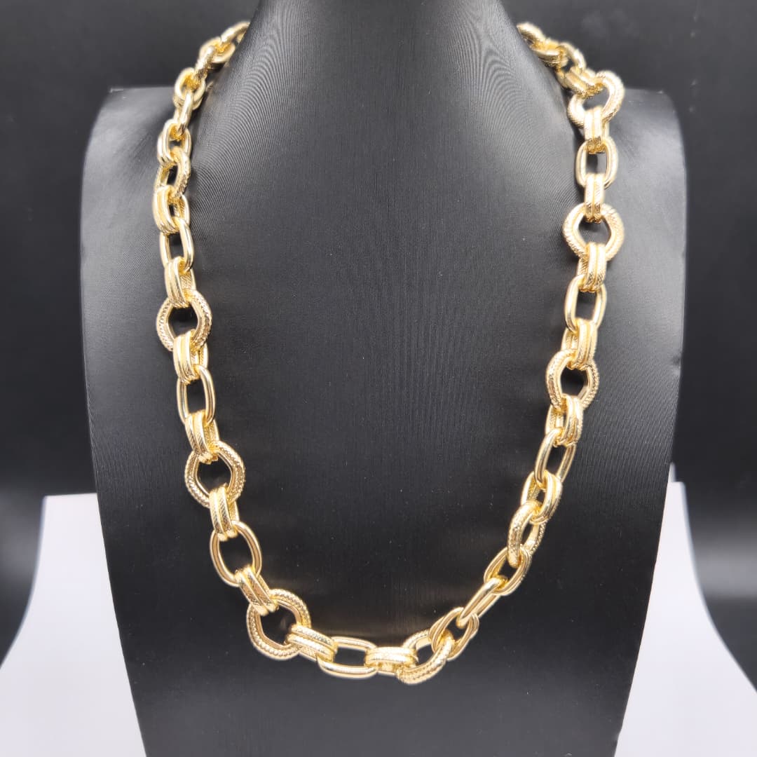 COLLAR DE AROS DORADOS