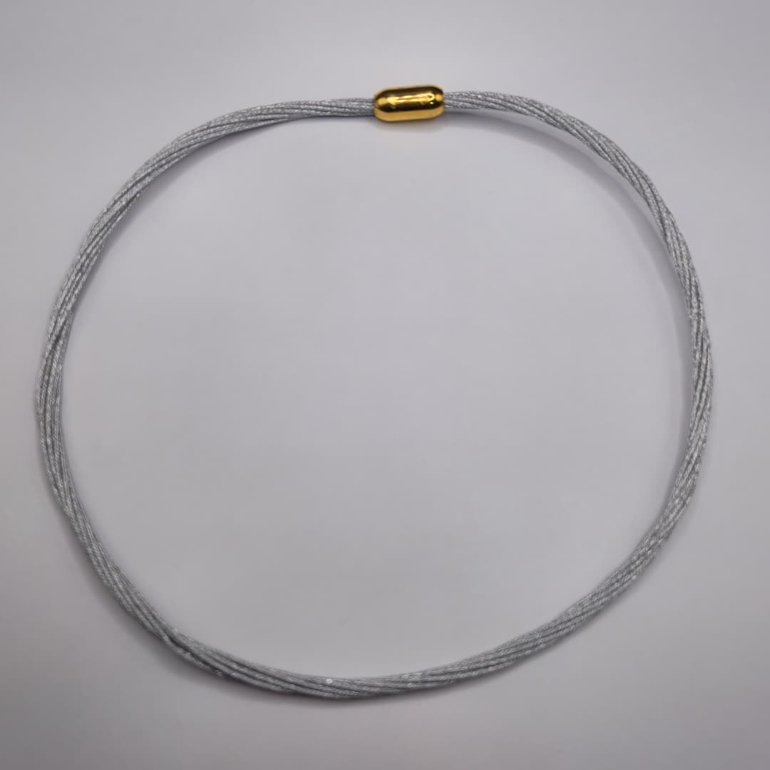 COLLAR PLATEADO DE IMAN