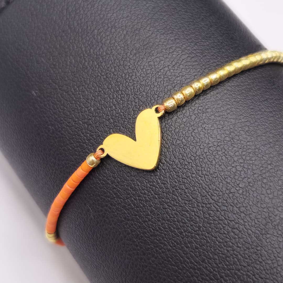 PULSERA DE MIYUKI NARANJA CON CORAZON CONECTOR
