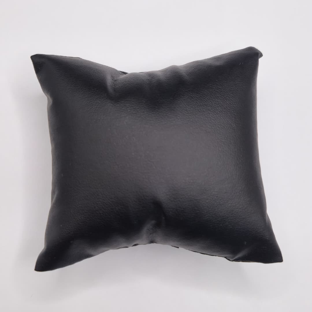 EXHIBIDOR DE ALMOHADA NEGRA