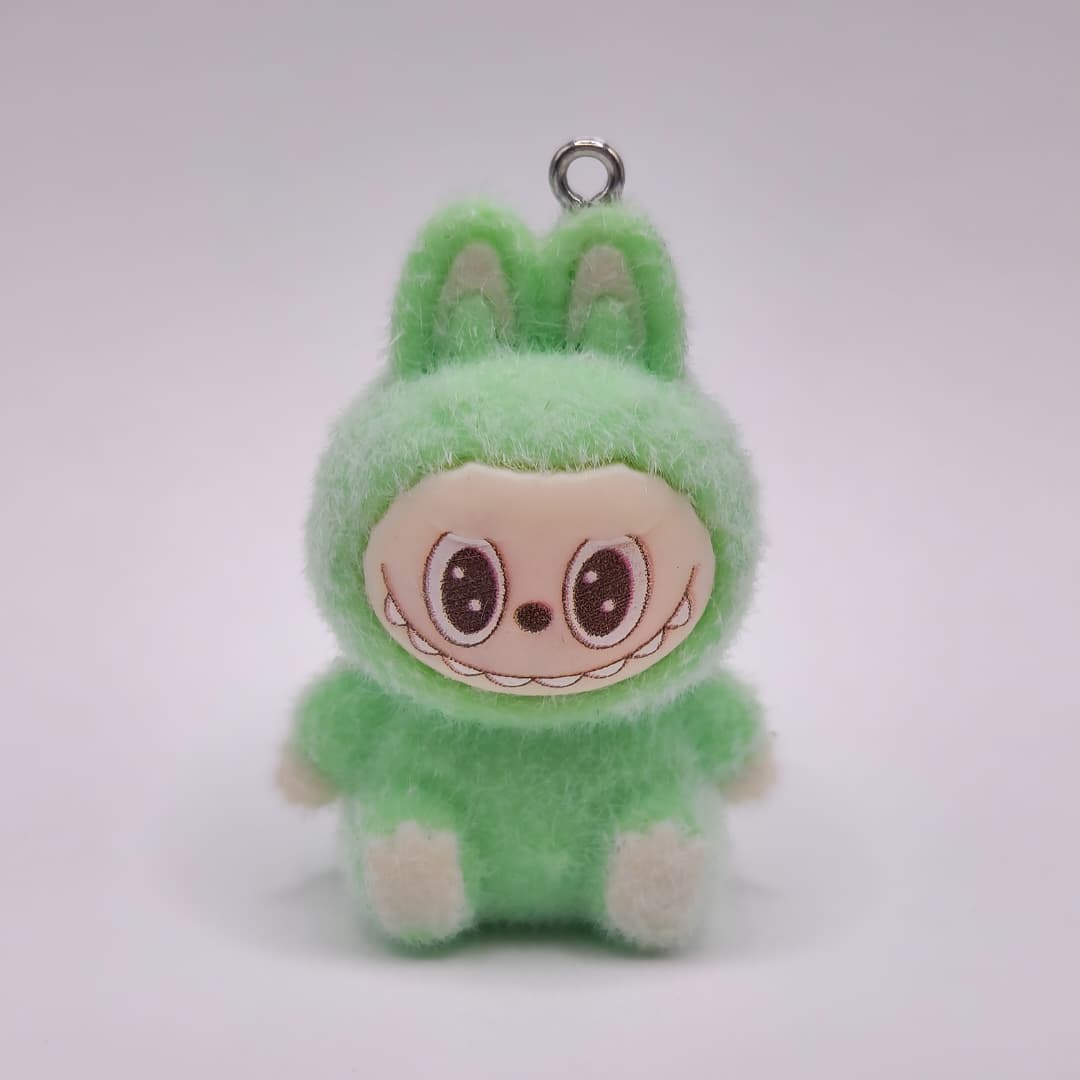 LABUBU VERDE SENTADO