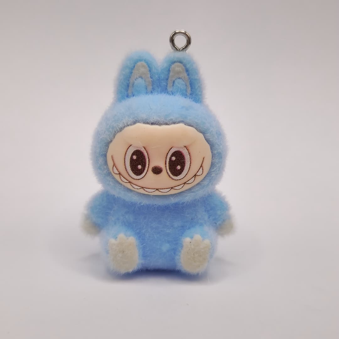 LABUBU AZUL CLARO SENTADO