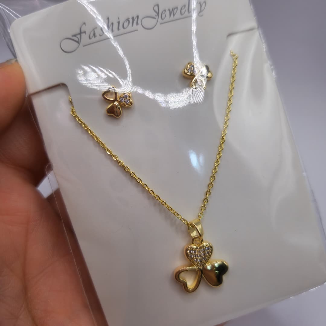 SET DE ZARCILLO Y COLLAR DE TREBOL