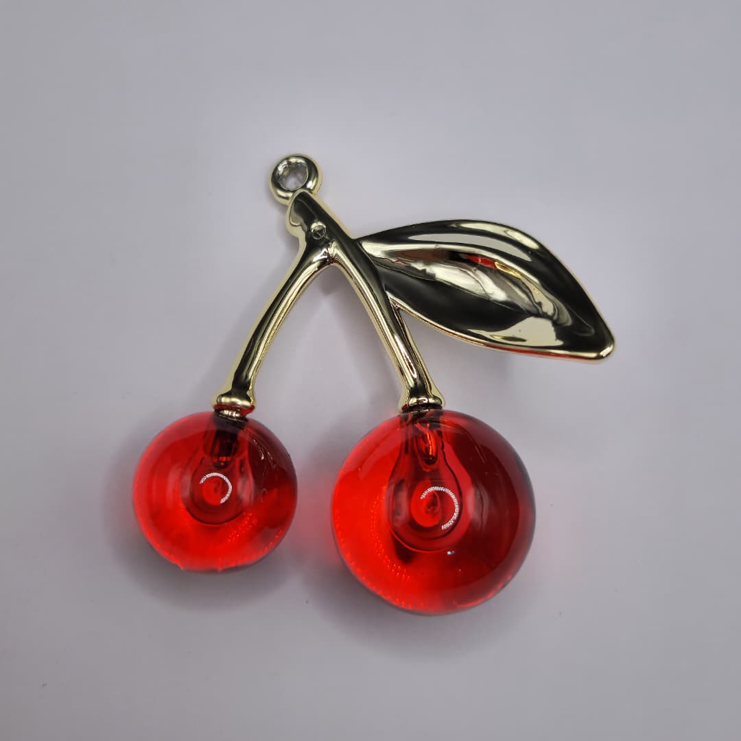 CEREZA PARA LLAVERO ROJA CON DORADO
