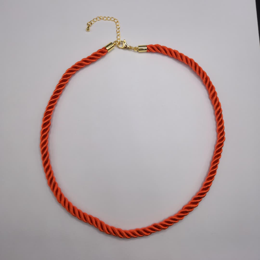 COLLAR CORDON EN ESPIRAL ROJA