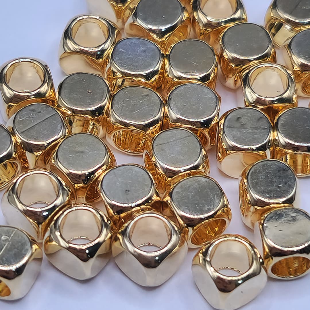 ORO CHINO PASADOR CUADRADO 5X5MM