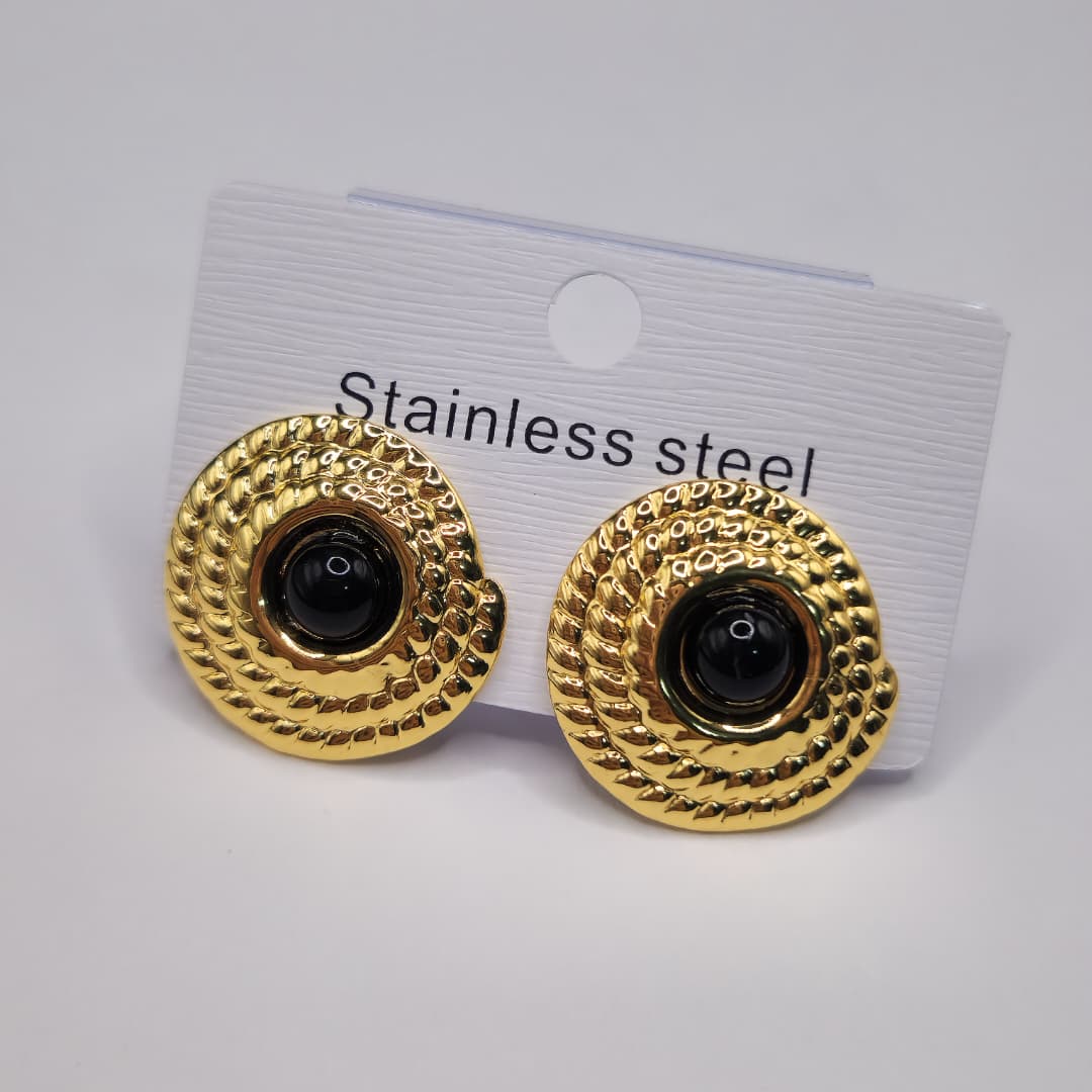 ZARCILLO DORADO ESPIRAL CON PERLE NEGRA