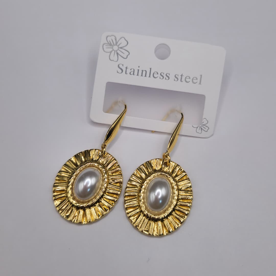 ZARCILLO DORADO OVALADO CON PERLA