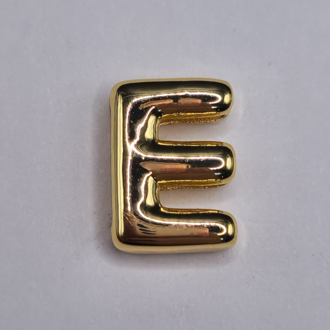 ORO CHINO PASADOR LETRA E 12X16MM